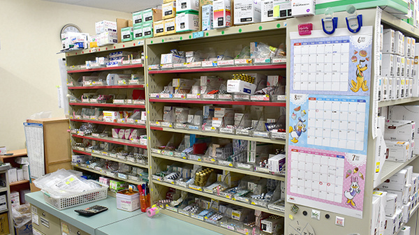 ひまわり薬局弘大病院前の薬棚
