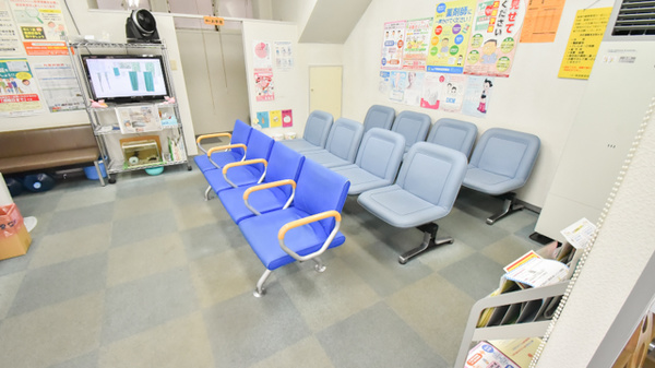 五所川原調剤薬局の待合スペース