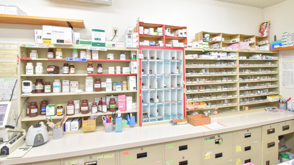 五所川原調剤薬局の薬棚