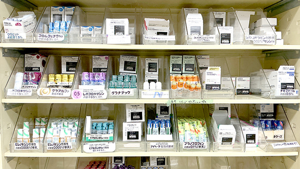 幸保調剤薬局の薬棚