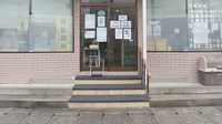 青山調剤薬局の入口
