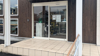 八戸調剤薬局センターの入口