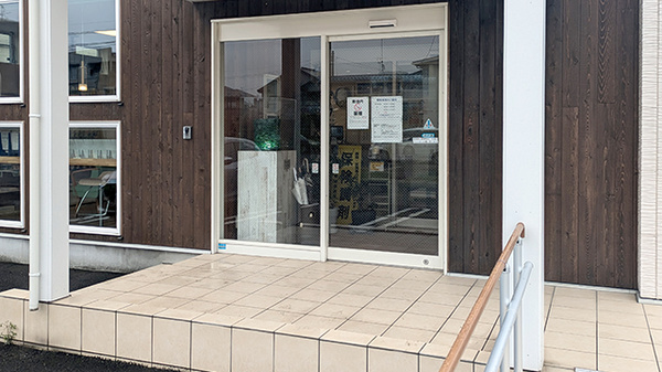 八戸調剤薬局センターの入口