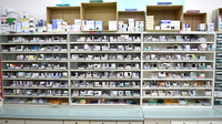 碇ヶ関調剤薬局の薬棚