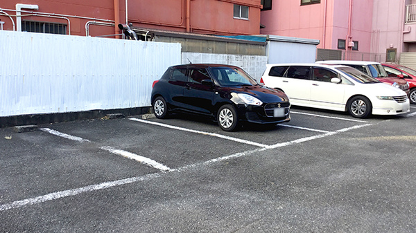 うさぎ薬局荒田島店の駐車場