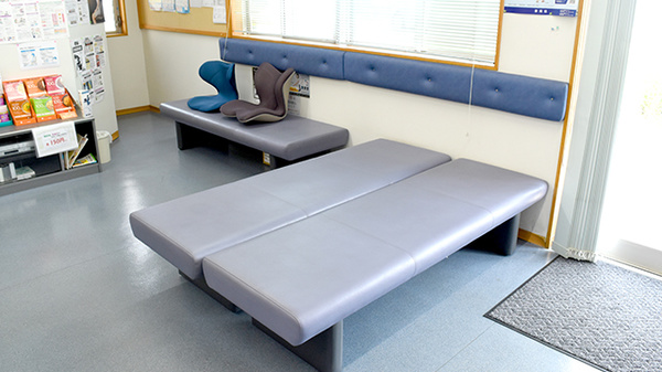 さつき薬局の待合スペース