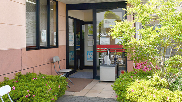 サンライズ薬局大岡店の入口