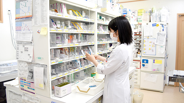 デイジー薬局の作業風景