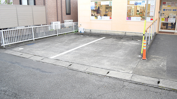 デイジー薬局の駐車場