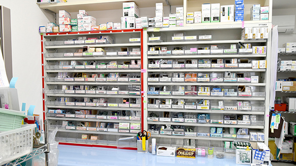 あい・ハート薬局　城北店の薬棚