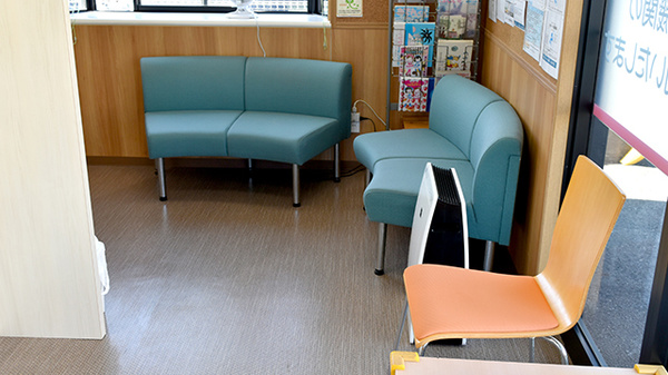 あい・ハート薬局おおや店の待合スペース