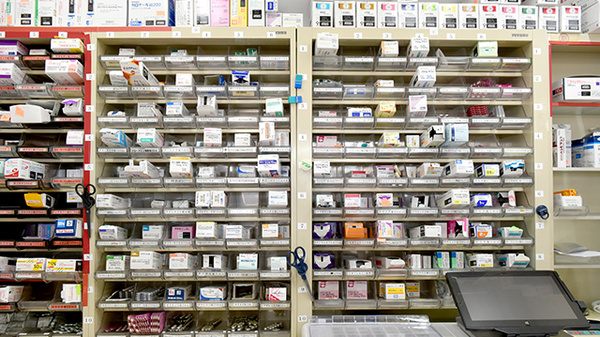 あい・ハート薬局おおや店の薬棚