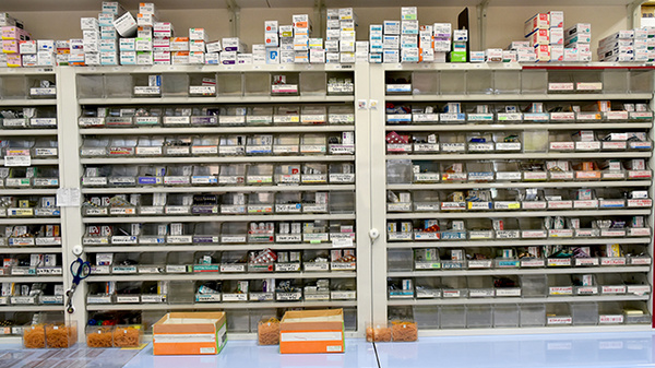 あい・ハート薬局　渋川店の薬棚