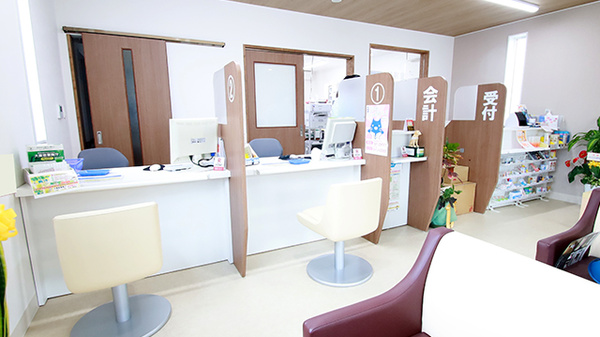 ファーマライズ薬局湖東店の受付/カウンター