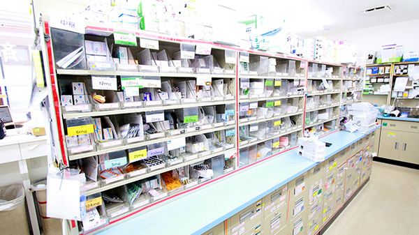 ファーマライズ薬局　三方原店の薬棚