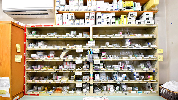 ファーマライズ薬局 沼津柳町店の薬棚