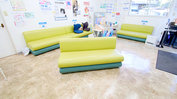 ファーマライズ薬局 裾野店の待合スペース