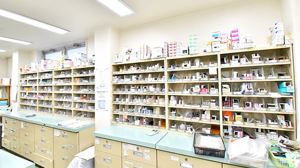 ファーマライズ薬局 浜松店の薬棚