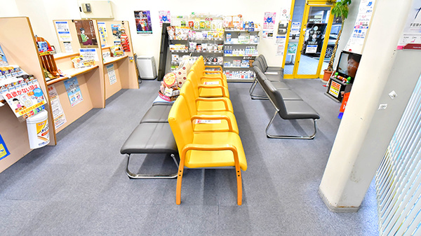 ファーマライズ薬局 柚木店の待合スペース