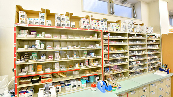 ファーマライズ薬局 柚木店の薬棚