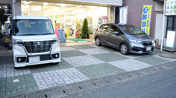 有限会社マルトク薬局の駐車場