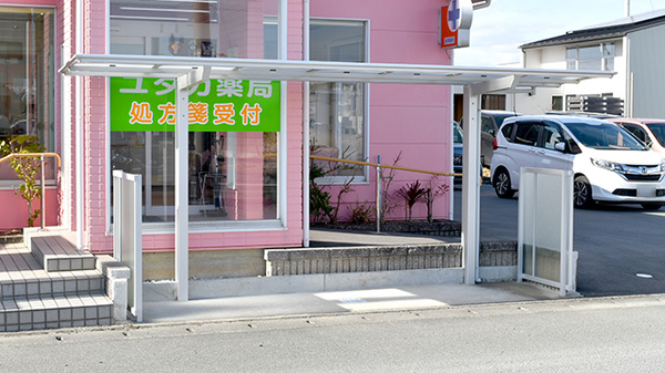 ユタカ薬局の駐輪場