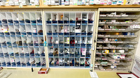 海野薬局の薬棚