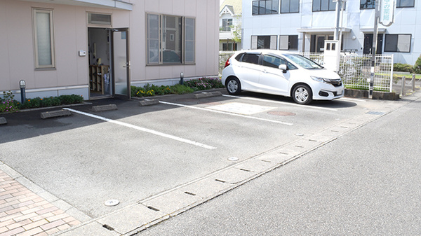 菊川みなみ薬局の駐車場
