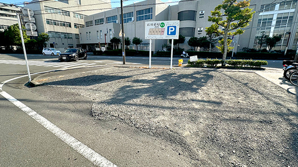 石川薬局曲金店の駐車場