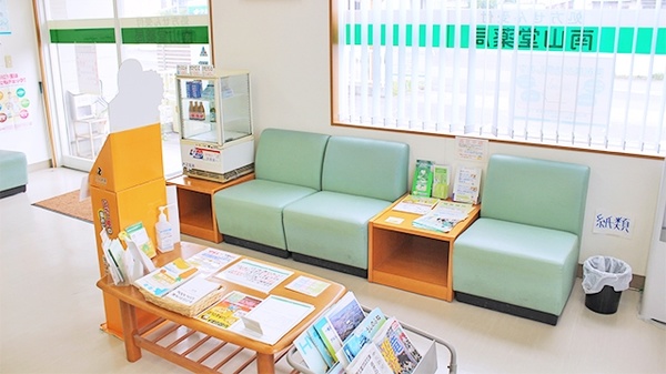 南山堂薬局　浅羽店の待合スペース