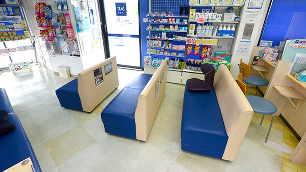 クオール薬局磯部町店の内観