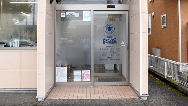 チューリップ野々市薬局の入口