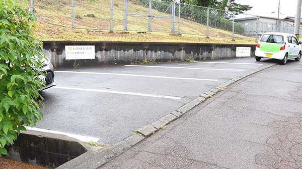 ふたば薬局の駐車場