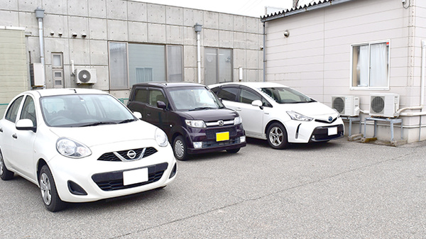 志賀プリスケア薬局の駐車場