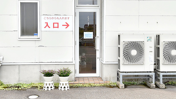 沖町ファーマライズ薬局の入口