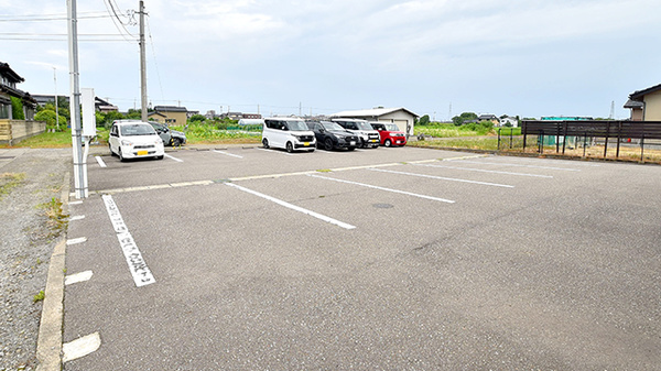 沖町ファーマライズ薬局の駐車場