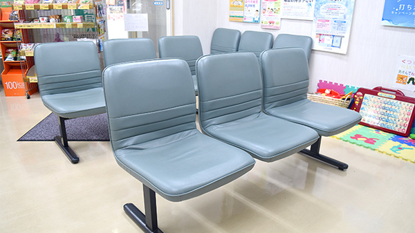 箔山堂　向本折店の待合スペース