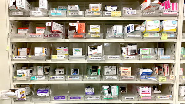 あすなろ薬局香取店の薬棚