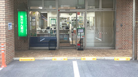 そうごう薬局 成田富里店の入口