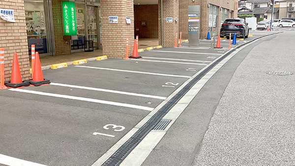 そうごう薬局 成田富里店の駐車場