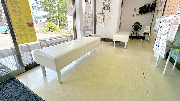 レモン薬局　佐倉表町店の待合スペース