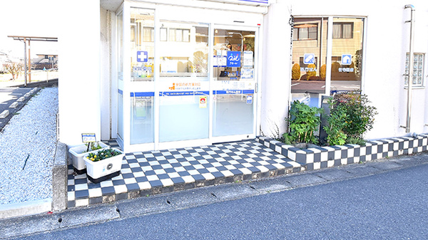 クオール薬局東部台店の入口