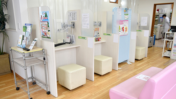 小中台町アズール調剤薬局の受付/カウンター