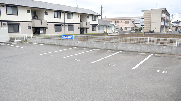 小中台町アズール調剤薬局の駐車場
