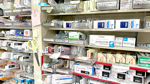 たんぽぽ薬局の薬棚