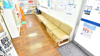 クオール薬局はなみずき店の待合スペース