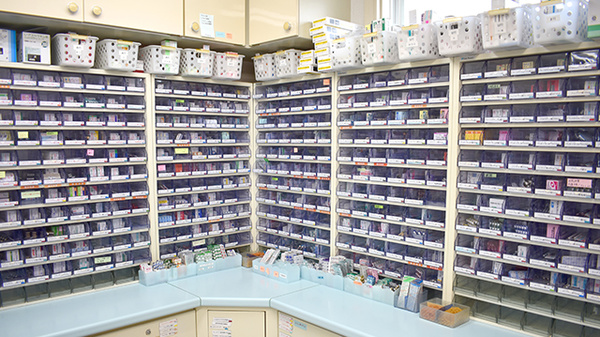 ヒロ薬局木更津店の薬棚