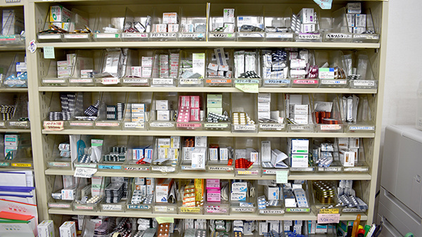 ベル薬局　玉前店の薬棚