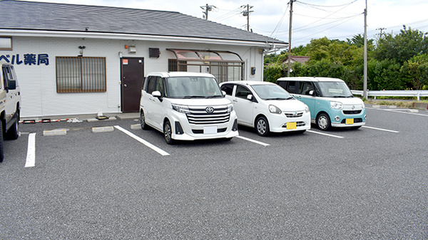 ベル薬局　玉前店の駐車場