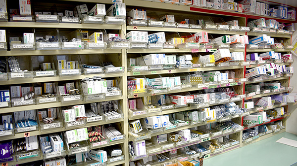 ベル薬局　辰巳台店の薬棚